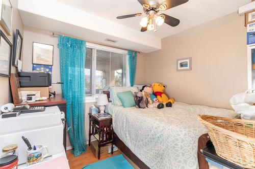 205-2425 Mount Baldy Drive, Kelowna, BC - Indoor Photo Showing Bedroom