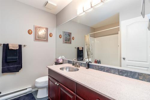 205-2425 Mount Baldy Drive, Kelowna, BC - Indoor Photo Showing Bathroom