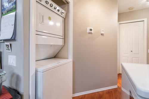 205-2425 Mount Baldy Drive, Kelowna, BC - Indoor Photo Showing Laundry Room