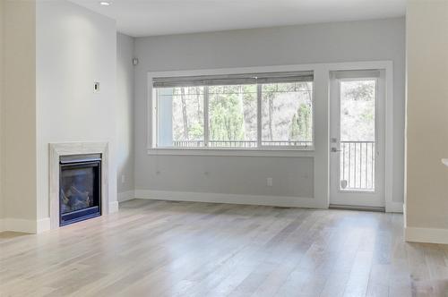 47-1450 Union Road, Kelowna, BC - Indoor With Fireplace