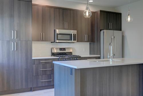 47-1450 Union Road, Kelowna, BC - Indoor Photo Showing Kitchen With Upgraded Kitchen