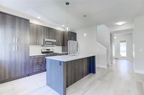 47-1450 Union Road, Kelowna, BC - Indoor Photo Showing Kitchen With Upgraded Kitchen