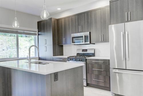 47-1450 Union Road, Kelowna, BC - Indoor Photo Showing Kitchen With Double Sink With Upgraded Kitchen