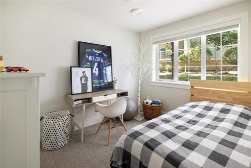 16-644 Lequime Road, Kelowna, BC - Indoor Photo Showing Bedroom