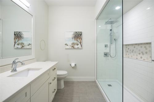 16-644 Lequime Road, Kelowna, BC - Indoor Photo Showing Bathroom