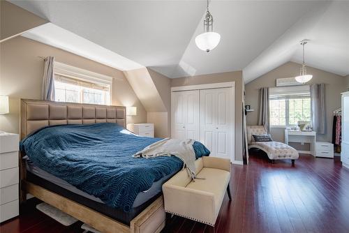 101-952 Lawson Avenue, Kelowna, BC - Indoor Photo Showing Bedroom