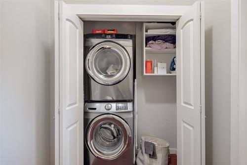 101-952 Lawson Avenue, Kelowna, BC - Indoor Photo Showing Laundry Room