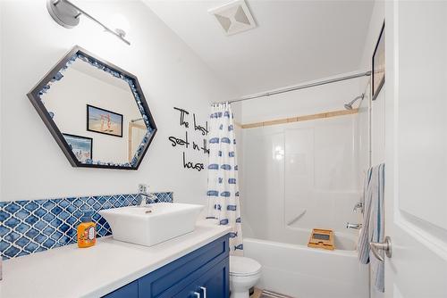 101-952 Lawson Avenue, Kelowna, BC - Indoor Photo Showing Bathroom