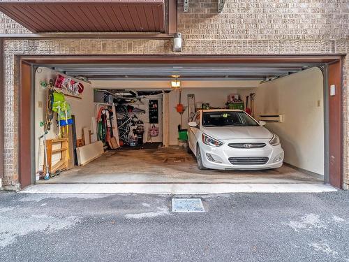 Garage - 5509 Place De Jumonville, Montréal (Rosemont/La Petite-Patrie), QC - Indoor Photo Showing Garage