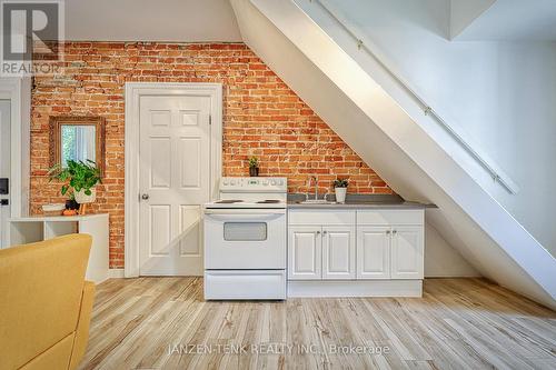 11 Maple Street W, Aylmer (Ay), ON - Indoor Photo Showing Kitchen