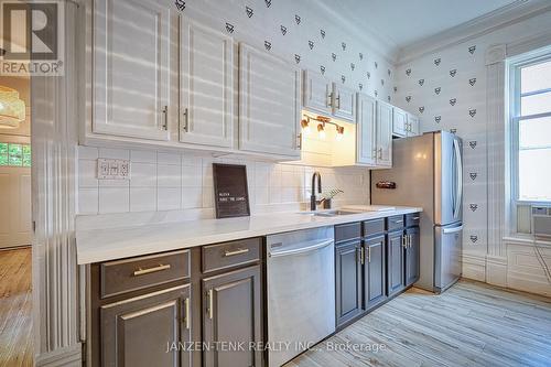 11 Maple Street W, Aylmer (Ay), ON - Indoor Photo Showing Kitchen