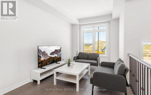 353 Inspire Boulevard, Brampton (Sandringham-Wellington North), ON - Indoor Photo Showing Living Room