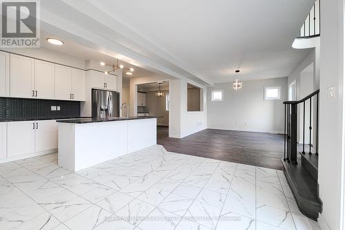 10 Castro Lane, Haldimand, ON - Indoor Photo Showing Kitchen