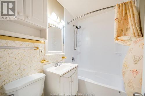 1069 Parkview, Windsor, ON - Indoor Photo Showing Bathroom