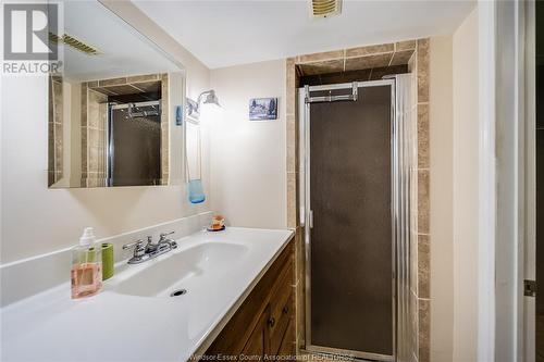 1069 Parkview, Windsor, ON - Indoor Photo Showing Bathroom