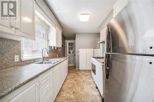 1069 Parkview, Windsor, ON - Indoor Photo Showing Kitchen With Double Sink