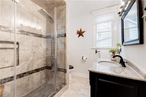 1227 Lockhart Road, Burlington, ON - Indoor Photo Showing Bathroom