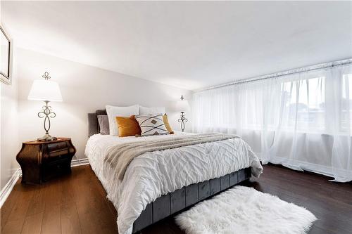 1227 Lockhart Road, Burlington, ON - Indoor Photo Showing Bedroom