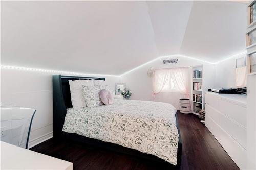 1227 Lockhart Road, Burlington, ON - Indoor Photo Showing Bedroom