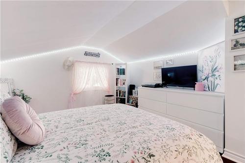 1227 Lockhart Road, Burlington, ON - Indoor Photo Showing Bedroom