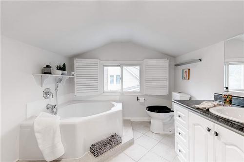 1227 Lockhart Road, Burlington, ON - Indoor Photo Showing Bathroom