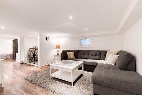 1227 Lockhart Road, Burlington, ON - Indoor Photo Showing Living Room