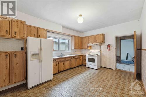 212 Cambridge Street N, Ottawa, ON - Indoor Photo Showing Kitchen With Double Sink