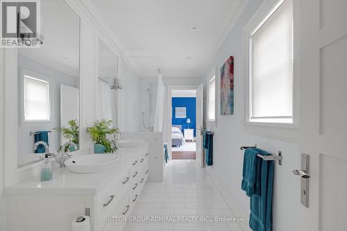 16 Flatbush Avenue, Vaughan, ON - Indoor Photo Showing Bathroom