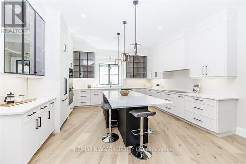 94 Millpond Road, Niagara-On-The-Lake, ON - Indoor Photo Showing Kitchen With Upgraded Kitchen