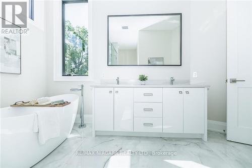 94 Millpond Road, Niagara-On-The-Lake, ON - Indoor Photo Showing Bathroom