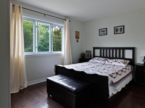 Chambre Ã  coucher principale - 15 Rue Bayside, Dollard-Des-Ormeaux, QC - Indoor Photo Showing Bedroom