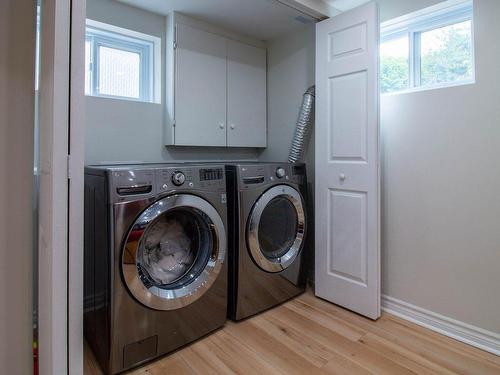 Salle de lavage - 15 Rue Bayside, Dollard-Des-Ormeaux, QC - Indoor Photo Showing Laundry Room