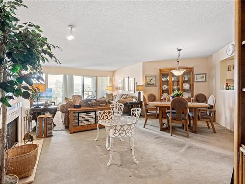 501-2560 Departure Bay Rd, Nanaimo, BC - Indoor With Fireplace