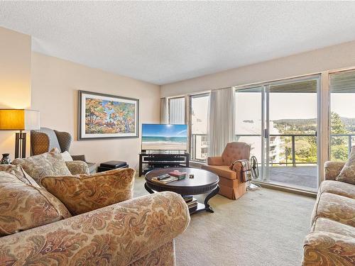 501-2560 Departure Bay Rd, Nanaimo, BC - Indoor Photo Showing Living Room