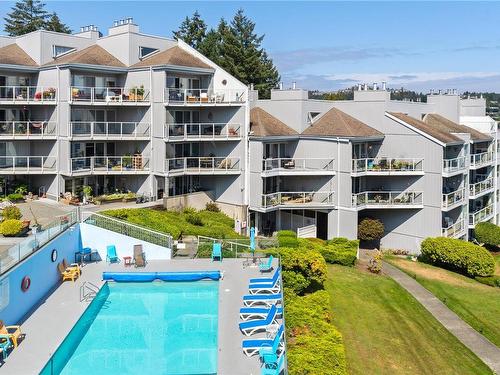 501-2560 Departure Bay Rd, Nanaimo, BC - Outdoor With In Ground Pool With Balcony