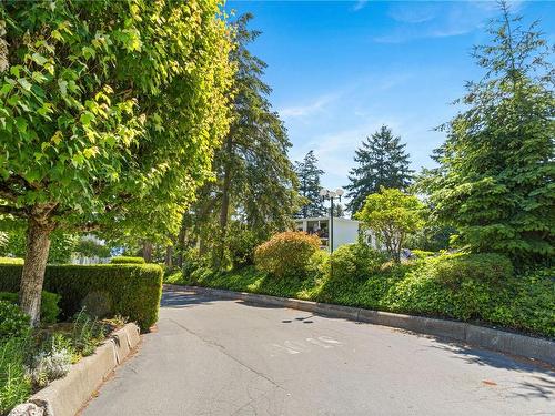 501-2560 Departure Bay Rd, Nanaimo, BC - Outdoor