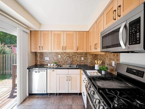 2604 Treviso Crt, Mississauga, ON - Indoor Photo Showing Kitchen With Double Sink