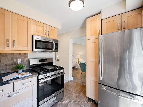 2604 Treviso Crt, Mississauga, ON - Indoor Photo Showing Kitchen With Stainless Steel Kitchen