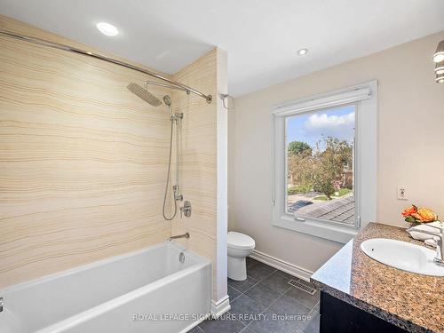 2604 Treviso Crt, Mississauga, ON - Indoor Photo Showing Bathroom