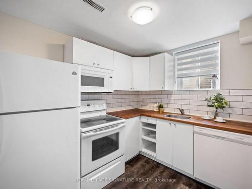 2604 Treviso Crt, Mississauga, ON - Indoor Photo Showing Kitchen