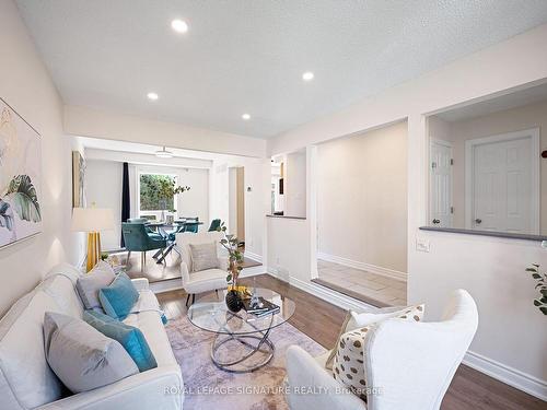 2604 Treviso Crt, Mississauga, ON - Indoor Photo Showing Living Room