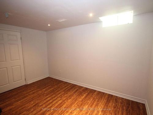 544 Thelma St, Burlington, ON - Indoor Photo Showing Other Room