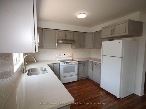 544 Thelma St, Burlington, ON - Indoor Photo Showing Kitchen With Double Sink