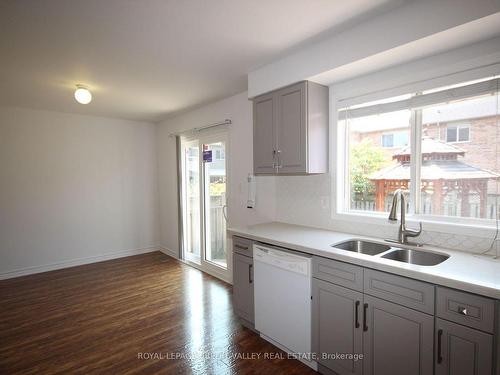 544 Thelma St, Burlington, ON - Indoor Photo Showing Kitchen With Double Sink