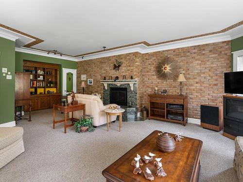 Salon - 143 Petit Lac Du Castor, Hérouxville, QC - Indoor Photo Showing Living Room With Fireplace