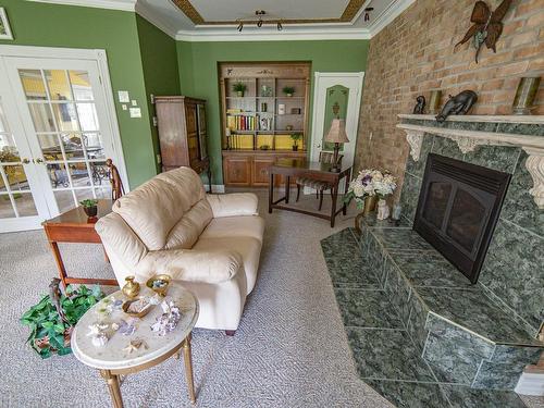 Salon - 143 Petit Lac Du Castor, Hérouxville, QC - Indoor Photo Showing Living Room With Fireplace