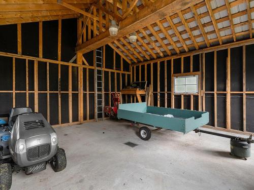 Garage - 143 Petit Lac Du Castor, Hérouxville, QC - Indoor Photo Showing Garage