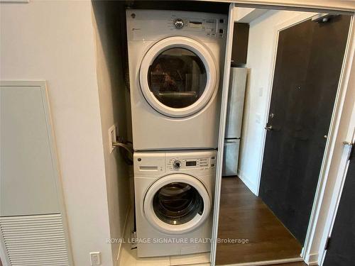 3106-10 Park Lawn Rd, Toronto, ON - Indoor Photo Showing Laundry Room