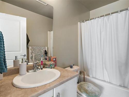 205-2220 Sooke Rd, Colwood, BC - Indoor Photo Showing Bathroom