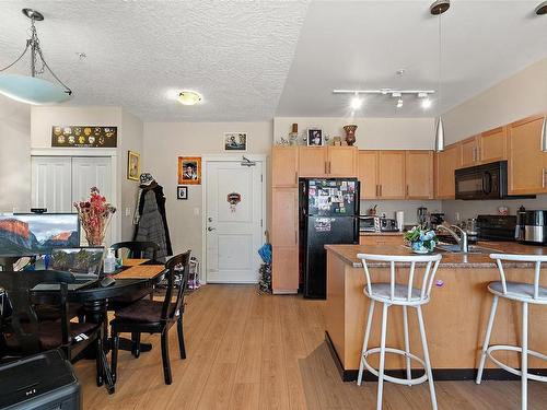 205-2220 Sooke Rd, Colwood, BC - Indoor Photo Showing Kitchen